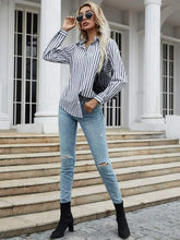 Carregar imagem no visualizador da galeria, Camisa Social Listrada - Suelen