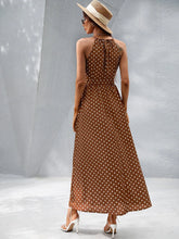 Carregar imagem no visualizador da galeria, Vestido Longo com Decote Halter e Estampa de Bolinhas