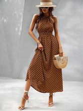 Carregar imagem no visualizador da galeria, Vestido Longo com Decote Halter e Estampa de Bolinhas