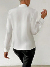 Carregar imagem no visualizador da galeria, Blusa Feminina Plissada Com Renda