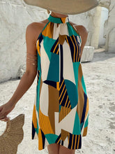 Carregar imagem no visualizador da galeria, Vestido Curto de Decote Halter com Estampa Geométrica