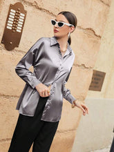 Carregar imagem no visualizador da galeria, Camisa Feminina de Cetim Manga Longa Lisa