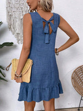 Carregar imagem no visualizador da galeria, Vestido Curto Sem Costas com Amarração e Babados - Casual para Praia de Verão