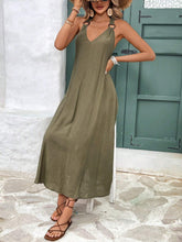 Carregar imagem no visualizador da galeria, Vestido Longo de Praia com Decote em V e Detalhe de Aro de Madeira - Feminino Casual de Verão