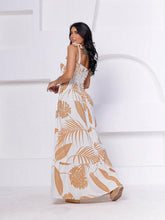 Carregar imagem no visualizador da galeria, Vestido Longo de Lastex com Alças Grossas e Estampa Tropical