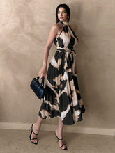 Carregar imagem no visualizador da galeria, Vestido Midi Feminino Plissado com Estampa de Leopardo e Decote Halter