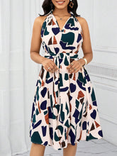 Carregar imagem no visualizador da galeria, Vestido de Verão com Estampa Geométrica e Laço na Cintura - Casual Feminino