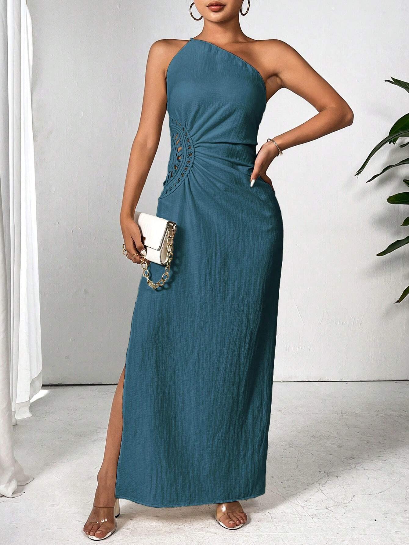 Vestido Longo Azul Assimétrico com Design de Pregas