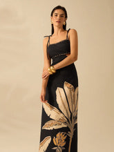 Carregar imagem no visualizador da galeria, Vestido Boho Maxi com Estampa Tropical e Costas Abertas