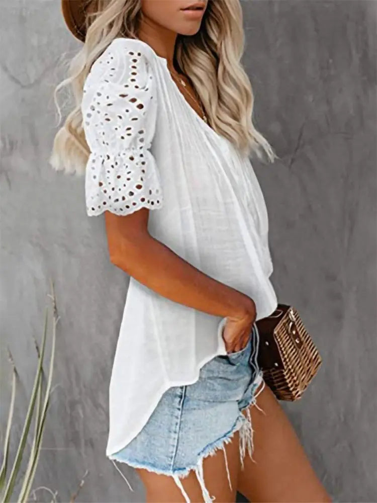 Camisa com Renda e Gola V