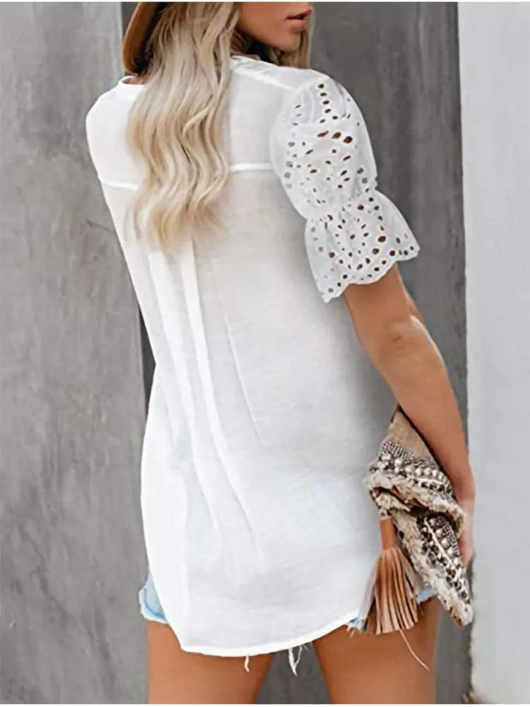 Camisa com Renda e Gola V