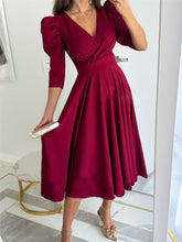 Carregar imagem no visualizador da galeria, Vestido com Decote em V - Cecília