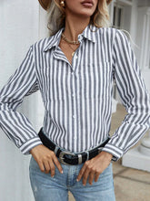 Carregar imagem no visualizador da galeria, Camisa Social Listrada - Suelen

