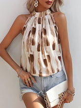 Carregar imagem no visualizador da galeria, Blusa Feminina com Estampa e Gola Halter - Elegância e Estilo em uma Peça Casual
