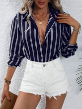 Carregar imagem no visualizador da galeria, Blusa Casual Feminina Listrada
