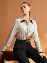 Carregar imagem no visualizador da galeria, Camisa Feminina Social de Cetim
