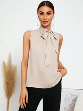 Carregar imagem no visualizador da galeria, Blusa Sem Mangas Feminina com Nó no Pescoço - Gola com Laço Elegante
