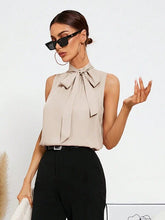 Carregar imagem no visualizador da galeria, Blusa Sem Mangas Feminina com Nó no Pescoço - Gola com Laço Elegante
