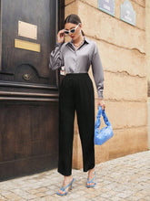 Carregar imagem no visualizador da galeria, Camisa Feminina de Cetim Manga Longa Lisa
