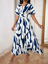 Carregar imagem no visualizador da galeria, Vestido Longo Feminino Evasê de Manga Curta

