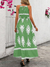 Carregar imagem no visualizador da galeria, Vestido Longo de Alcinha com Fenda e Estampa Tribal
