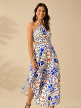 Carregar imagem no visualizador da galeria, Vestido Longo de Verão com Estampa Tropical e Decote Halter
