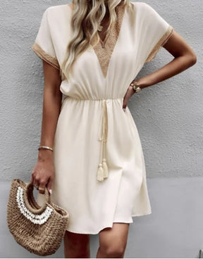 Vestido Midi com Gola V em Renda