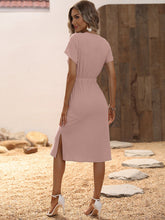 Carregar imagem no visualizador da galeria, Vestido Longo com Decote em V e Mangas Morcego
